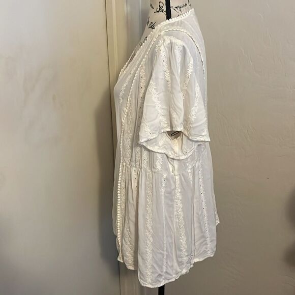 Torrid White Semi Sheer Textured V-Neck Embroidered Boho Top Cottage Core - Picture 7 of 13